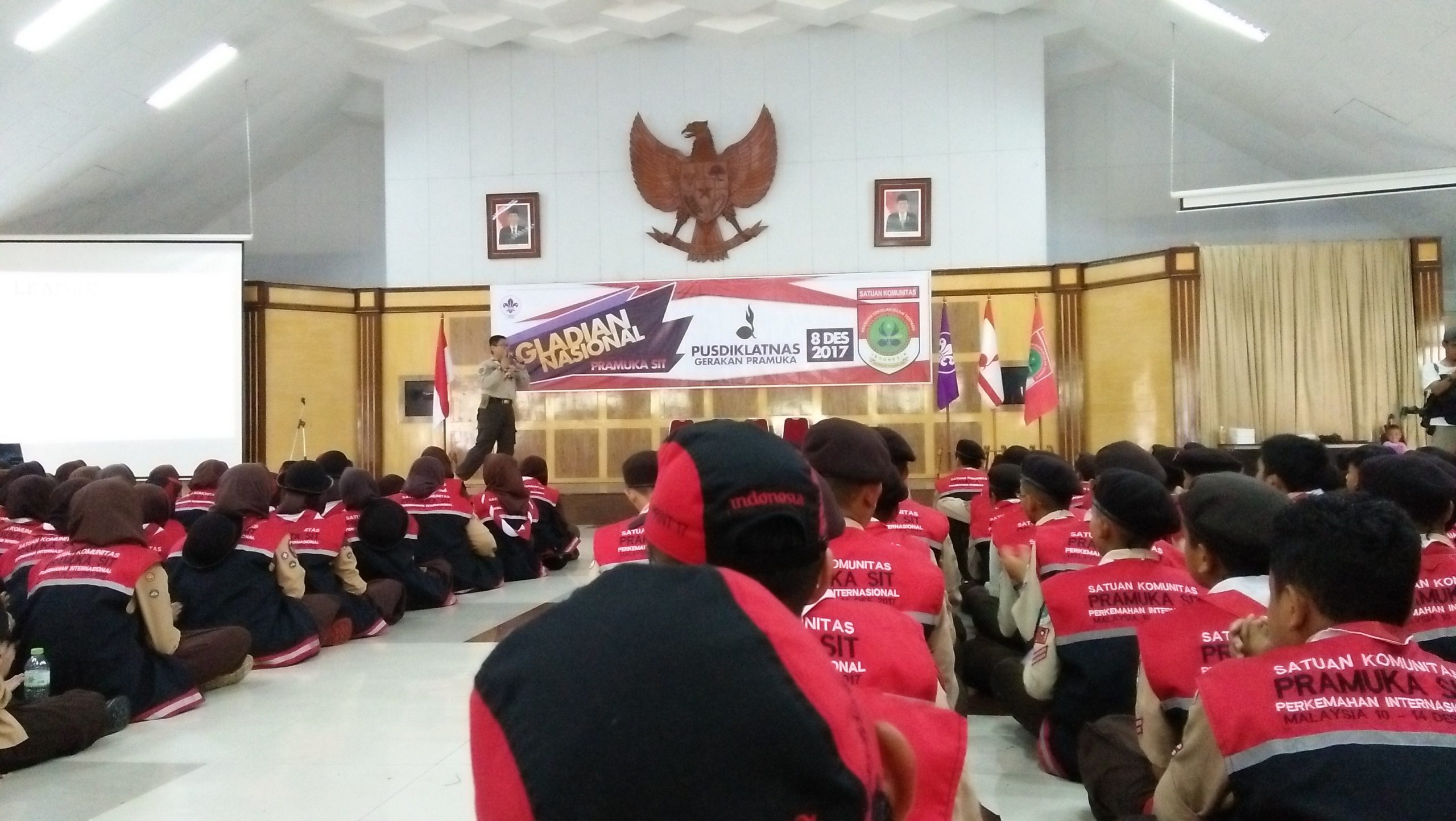 Membina siswa berwawasan nasional dan internasional
