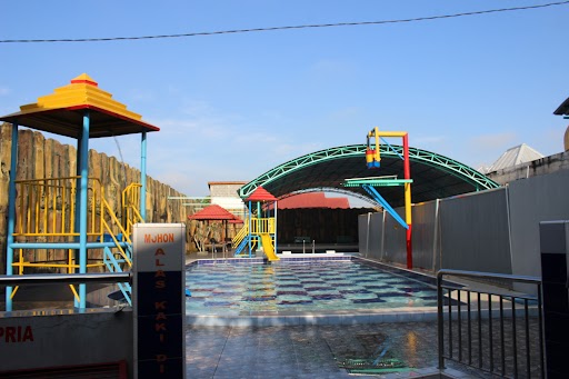 Kegiatan Renang Di Lyana Tirta