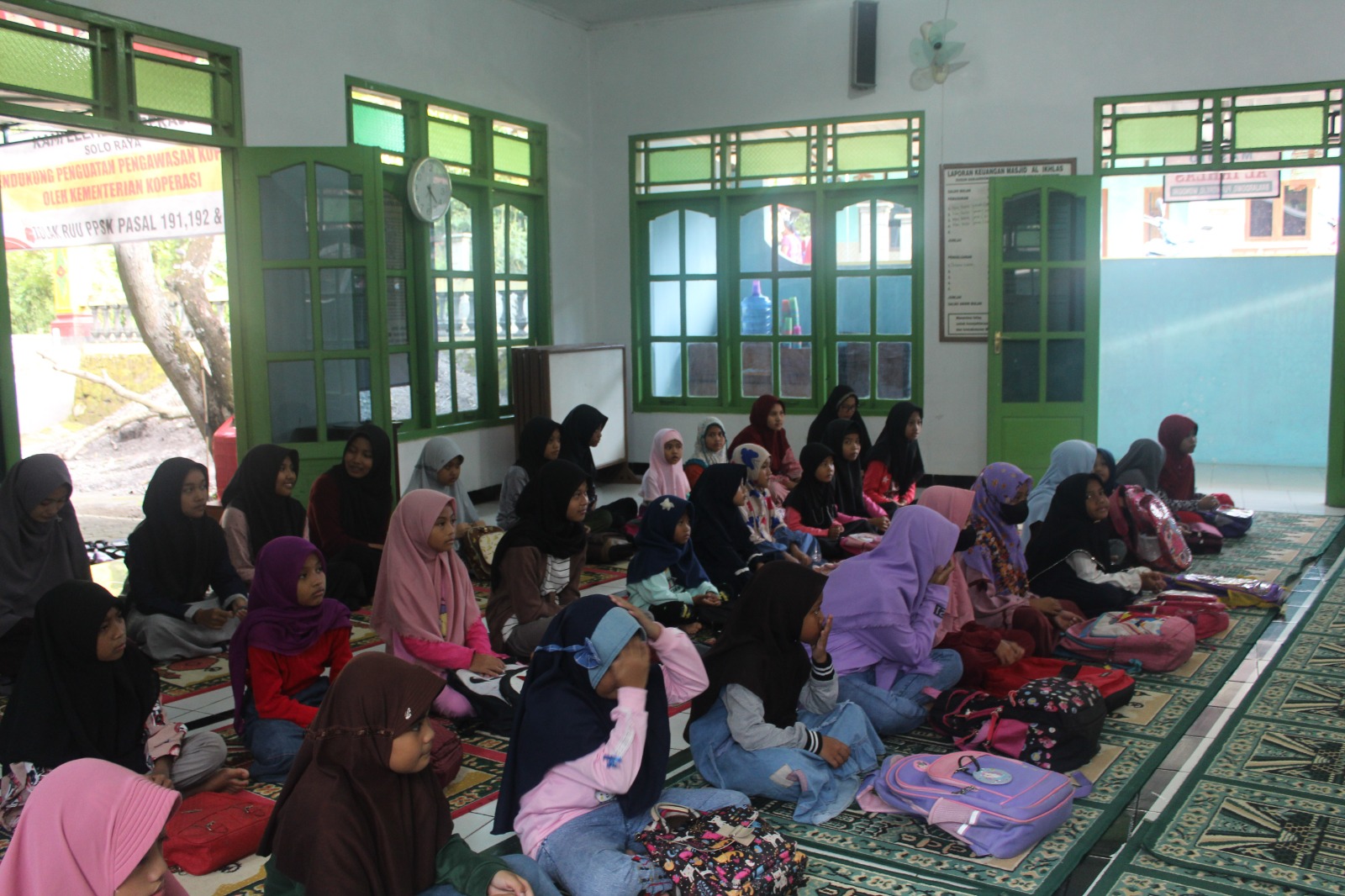 Acara Bagi Takjil Di Masjid Al-Ikhlas Bersama OSIS