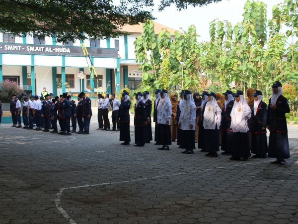 Upacara Memperingati Hari Pendidikan Nasional