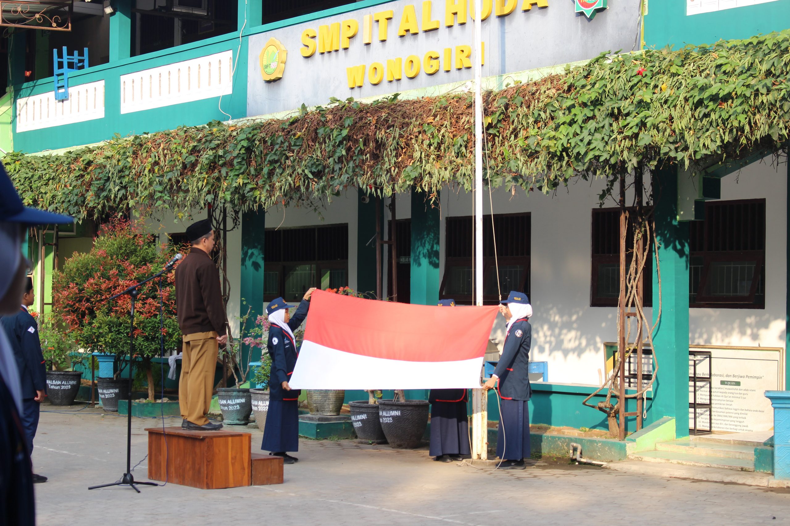 Upacara Bendera Merah-Putih Rutin