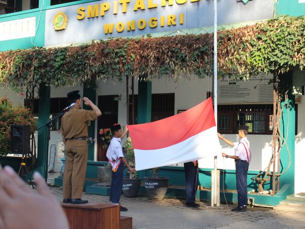 Upacara Bendera Hari Senin Rutin