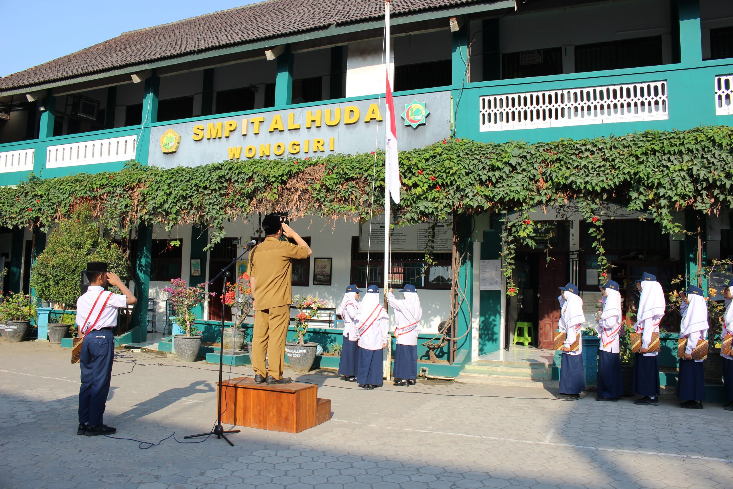 Upacara Bendera Rutin