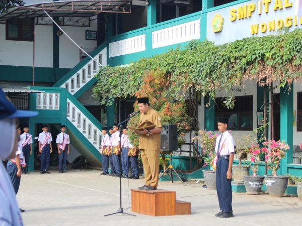 Upacara Bendera Rutin