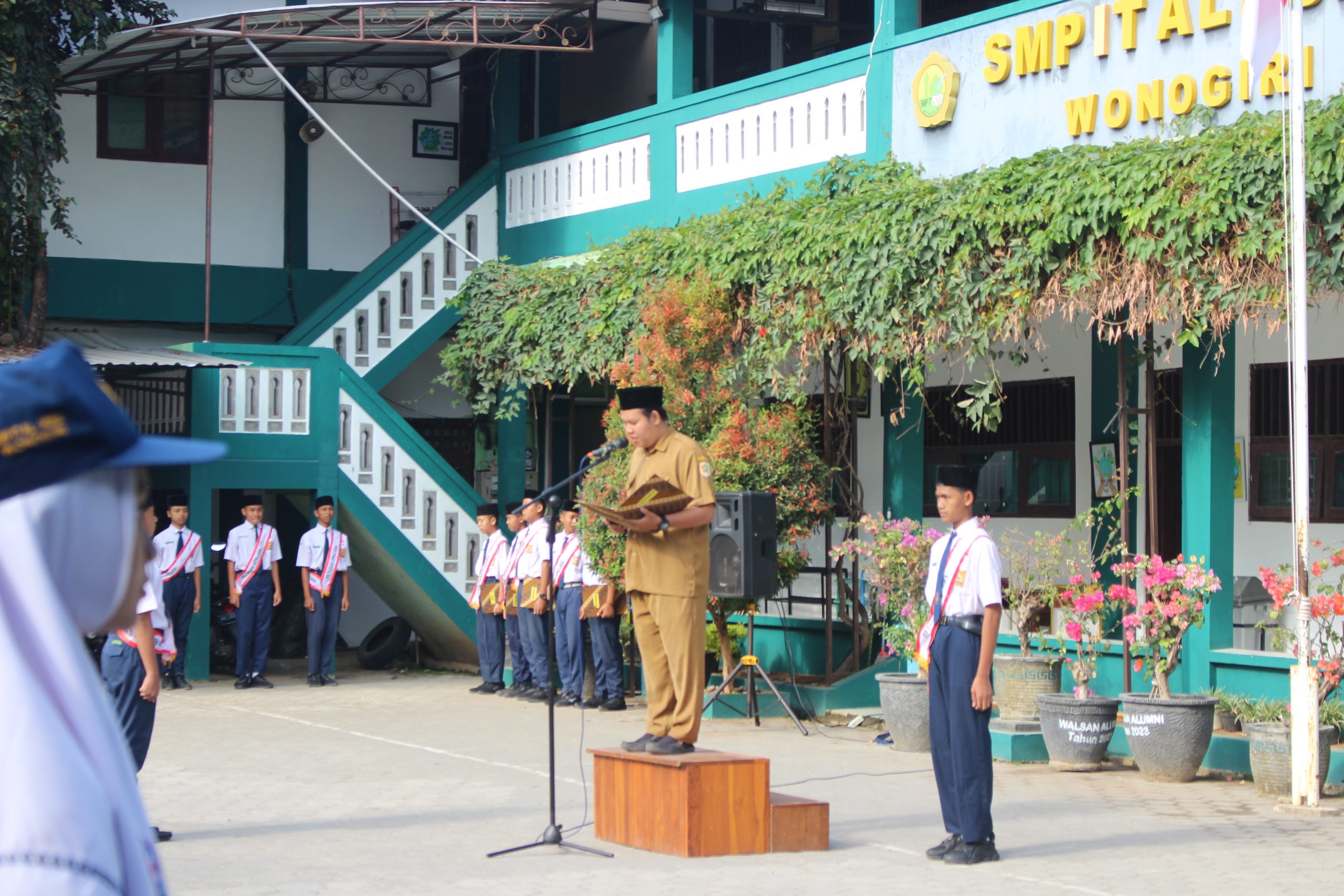 Upacara Bendera Rutin